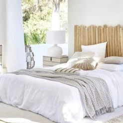 Maisons Du Monde Commodes Et Cabinets Commode 3 Tiroirs En Manguier Massif Sculpté Et Métal Blanc 13 Maisons Du Monde Commodes Et Cabinets Commode 3 Tiroirs En Manguier Massif Sculpté Et Métal Blanc -Coffres et malles Soldes commode 3 tiroirs en manguier massif sculpte et metal blanc 1000 12 20 199116 6