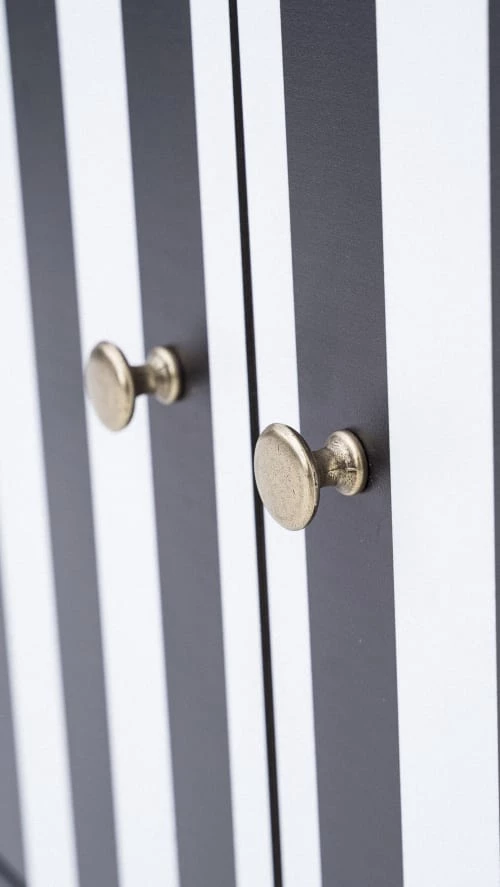 RNT By Really Nice Things Commodes Et Cabinets Commode En Pin Massif Imprimé Franges Blanches Et Noires. 7 RNT By Really Nice Things Commodes Et Cabinets Commode En Pin Massif Imprimé Franges Blanches Et Noires. – Image 5