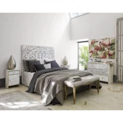 Maisons Du Monde Commodes Et Cabinets Commode Indienne Sculptée En Manguier Massif Blanche L 100 Cm 9 Maisons Du Monde Commodes Et Cabinets Commode Indienne Sculptée En Manguier Massif Blanche L 100 Cm -Coffres et malles Soldes commode indienne sculptee en manguier massif blanche l 100 cm 1000 14 24 129707 10